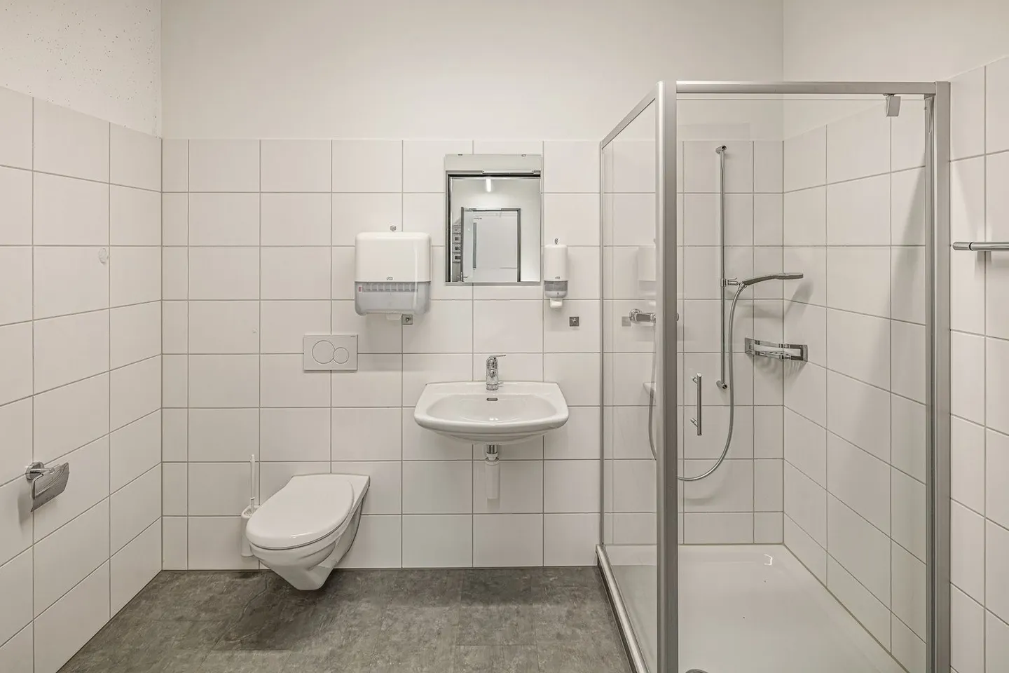 Last Ground Floor Space in Flor - Your Chance for High Visibility! - Photo 5 of 5