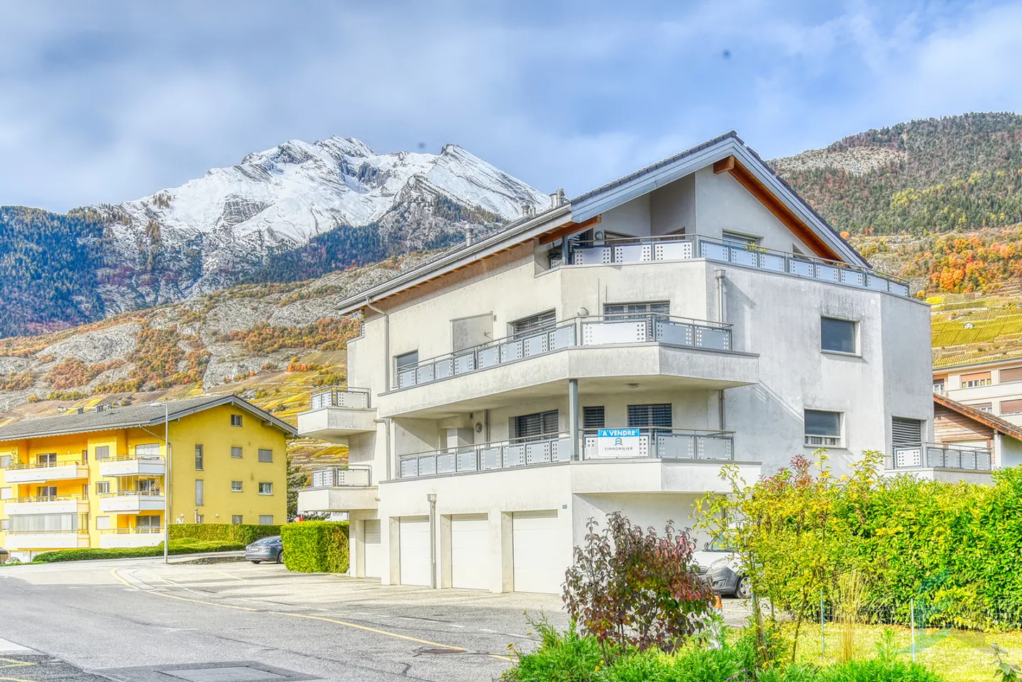 Exclusive 2 1/2 room apartment with large terrace on the 1st floor - Photo 1 of 11