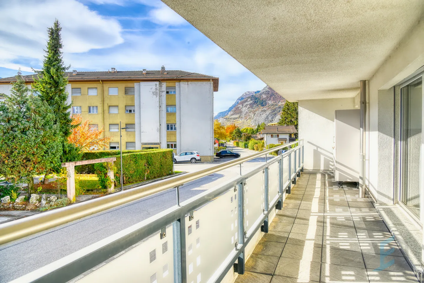 Exclusive 2 1/2 room apartment with large terrace on the 1st floor - Photo 10 of 11