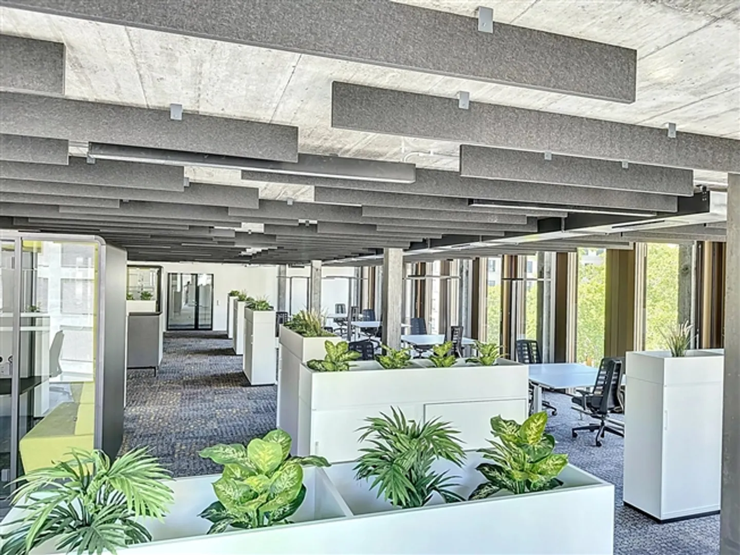 For rent in the heart of Sion, magnificent partially furnished offices from 70 m2 in a new area. - Photo 1 of 12