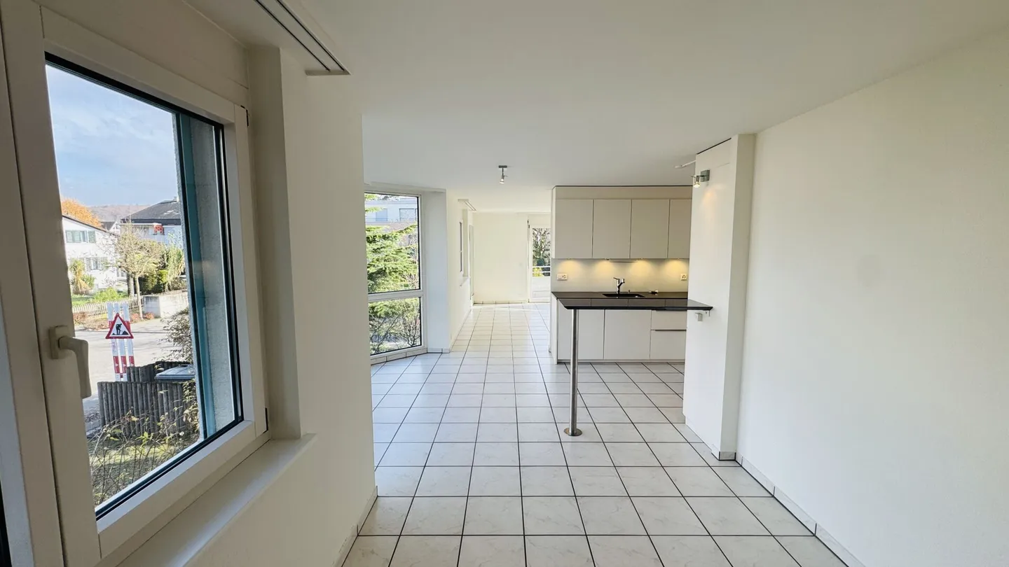 Bellissimo appartamento di 2,5 locali con ascensore, balcone, cantina, AEP e propria WM/TU - Foto 3 di 14