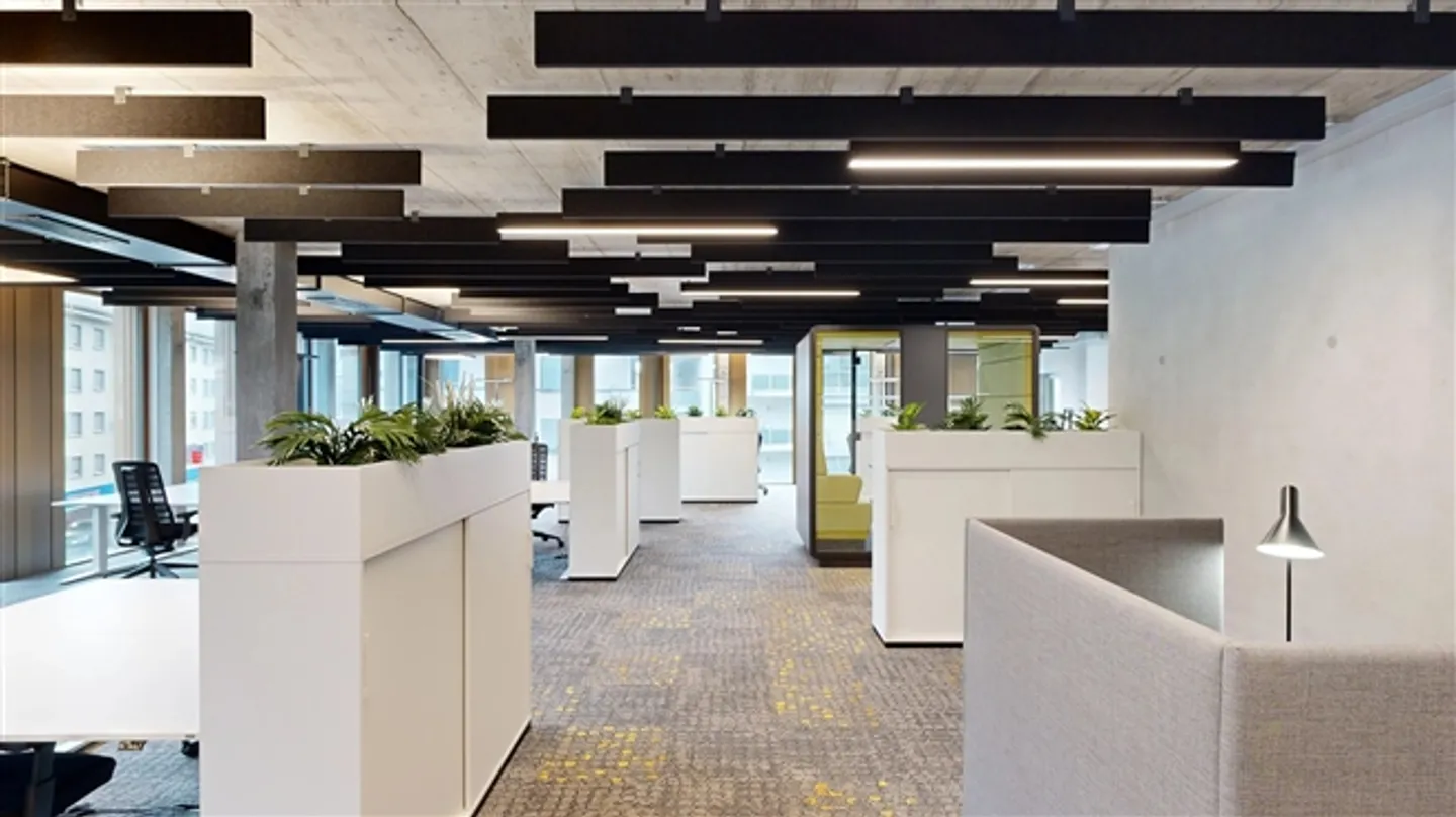 For rent in the heart of Sion, magnificent partially furnished offices from 70 m2 in a new area. - Photo 2 of 12