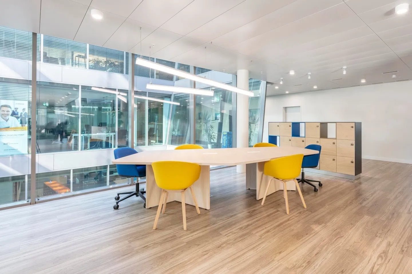 Diventa parte di una comunità di coworking nel Regus Business Park - Foto 4 di 7