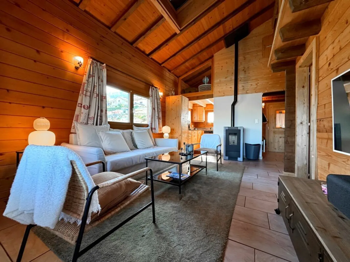 Chalet e terreno edificabile per 2 o addirittura 3 unità aggiuntive. - Foto 5 di 24