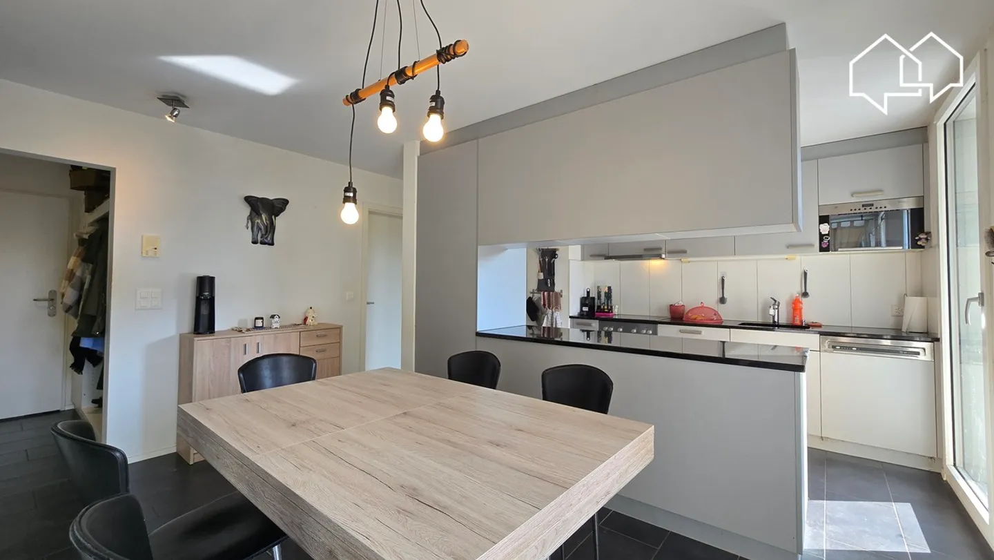 Appartement de 4.5pces avec balcon de 40m² - Photo 2 sur 11