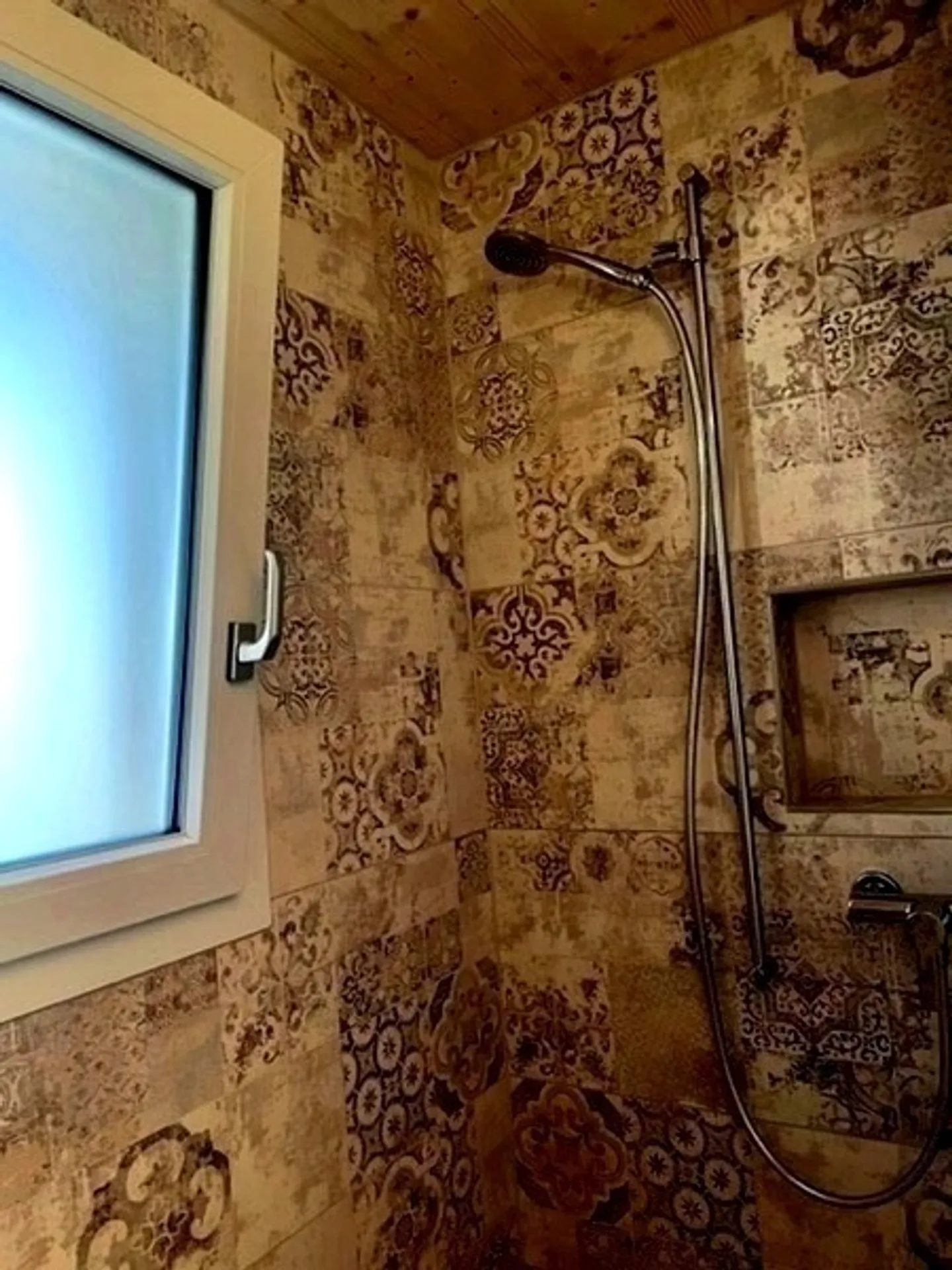 Charming Tiny House with Garden - Photo 8 of 10