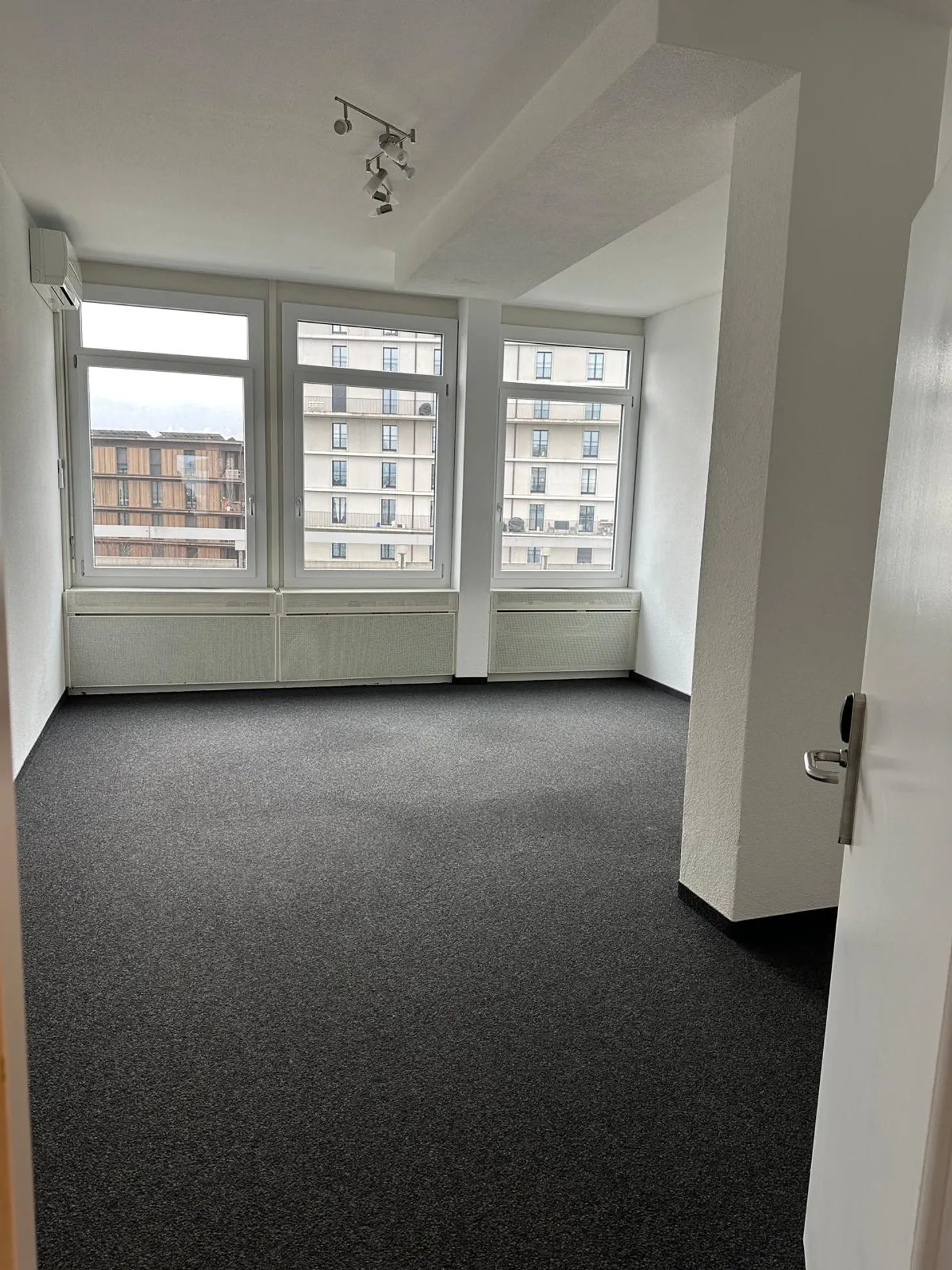 Modern office space with panoramic views in the heart of Zurich - Photo 1 of 8