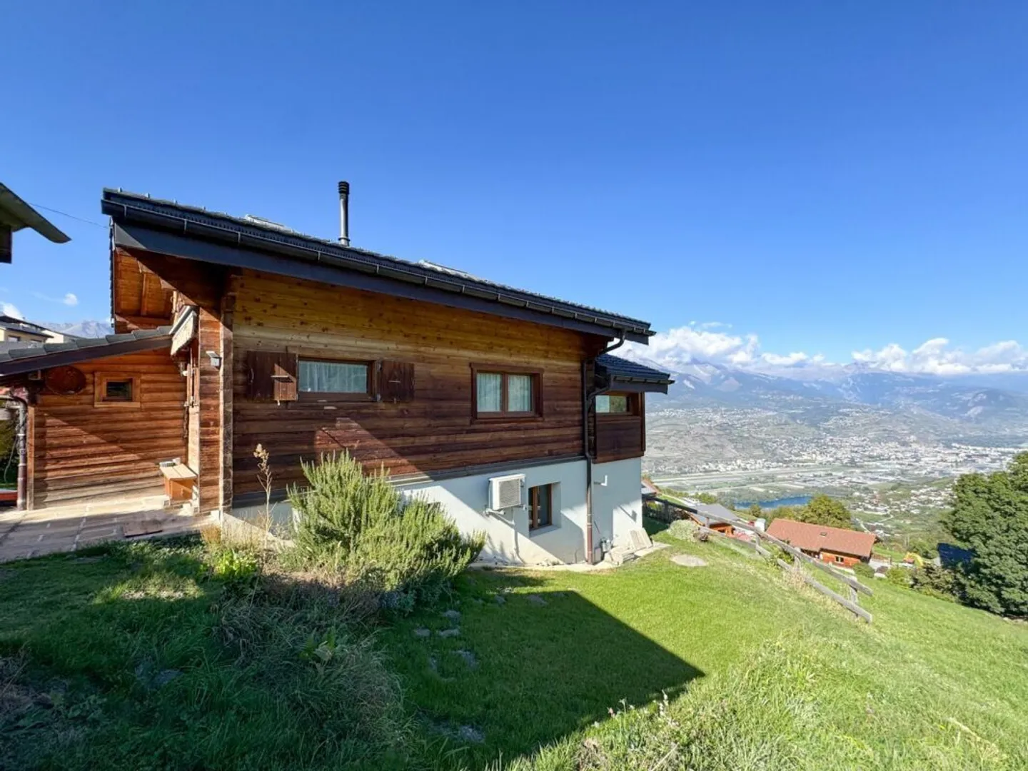 Chalet e terreno edificabile per 2 o addirittura 3 unità aggiuntive. - Foto 20 di 24