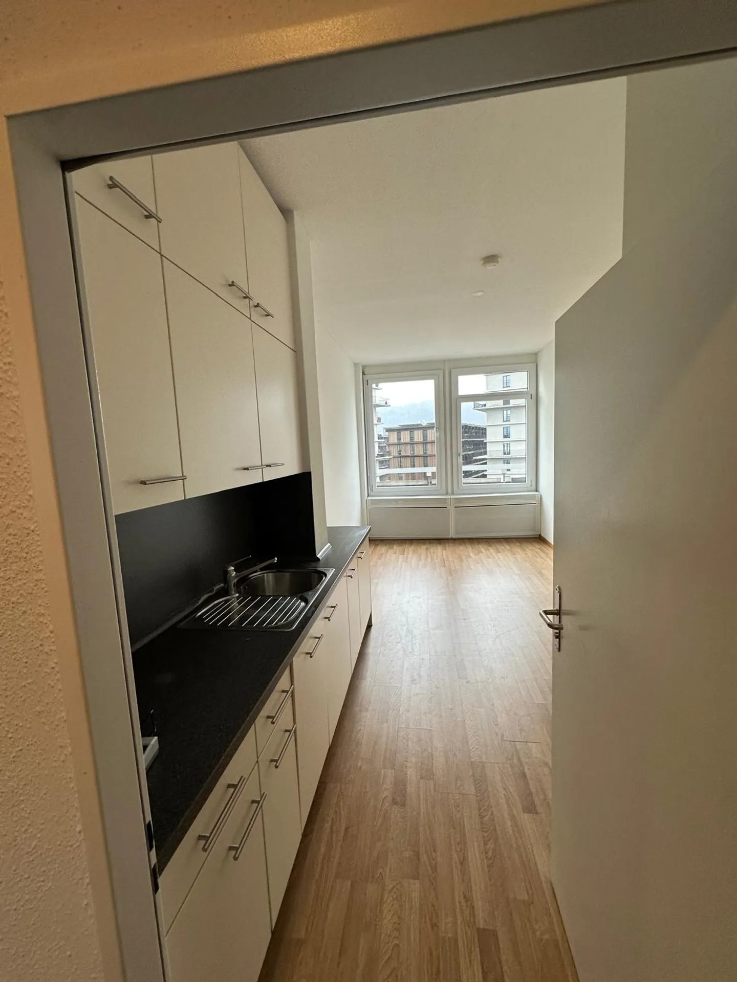 Modern office space with panoramic views in the heart of Zurich - Photo 8 of 8