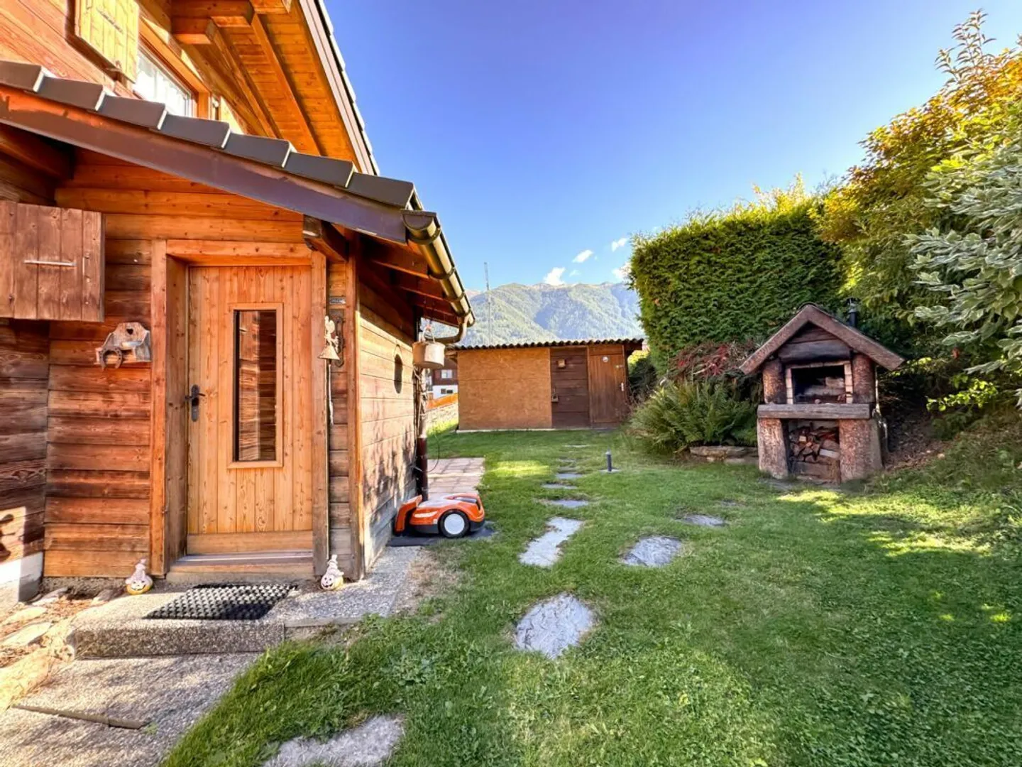 Chalet e terreno edificabile per 2 o addirittura 3 unità aggiuntive. - Foto 23 di 24