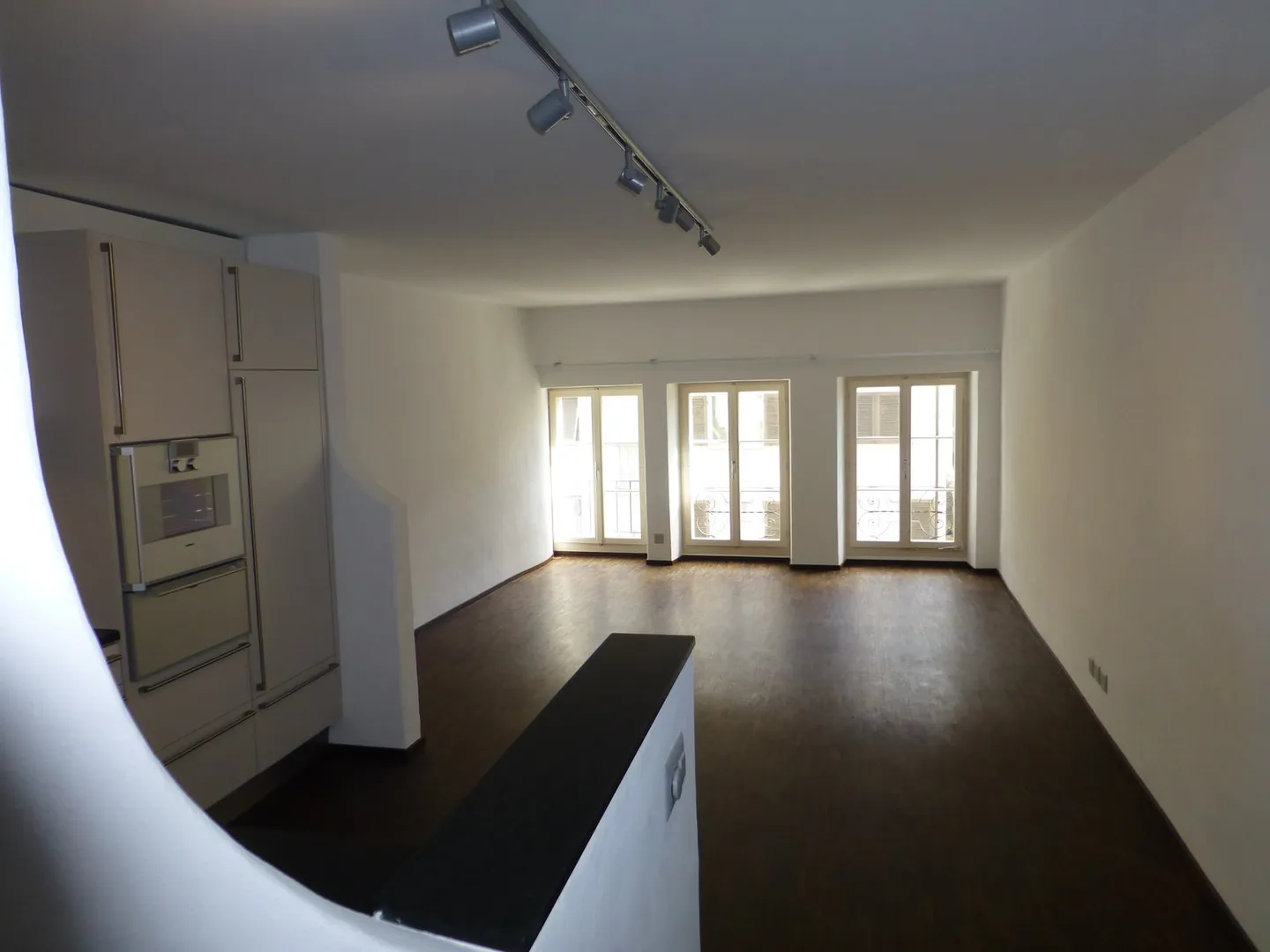 Incantevole appartamento di 2,5 stanze in un vecchio edificio a Biel - Foto 2 di 6