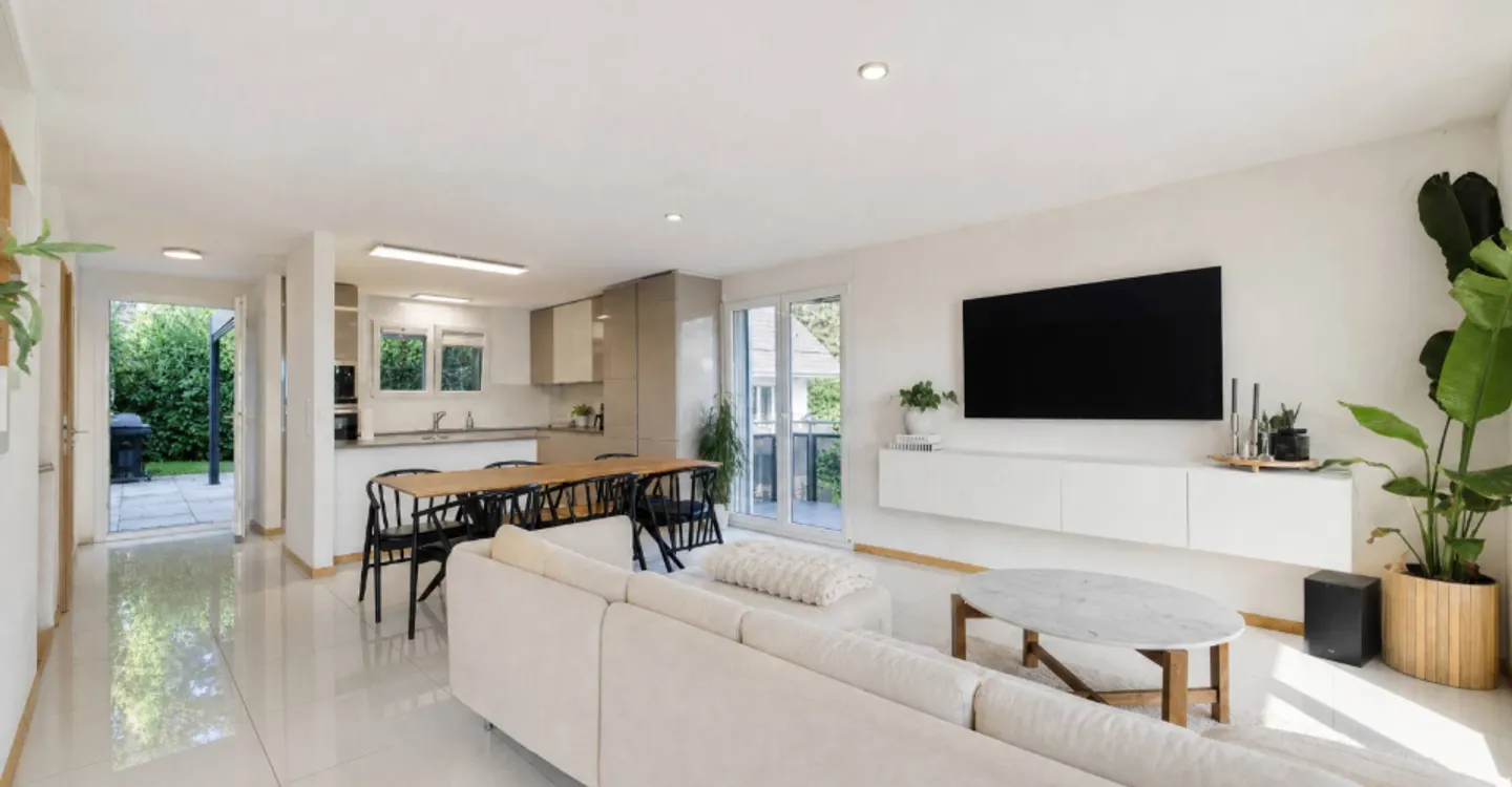 Semi-Detached Villa with 5.5 Rooms and Private Garden Space of 200m2 - Photo 1 of 12