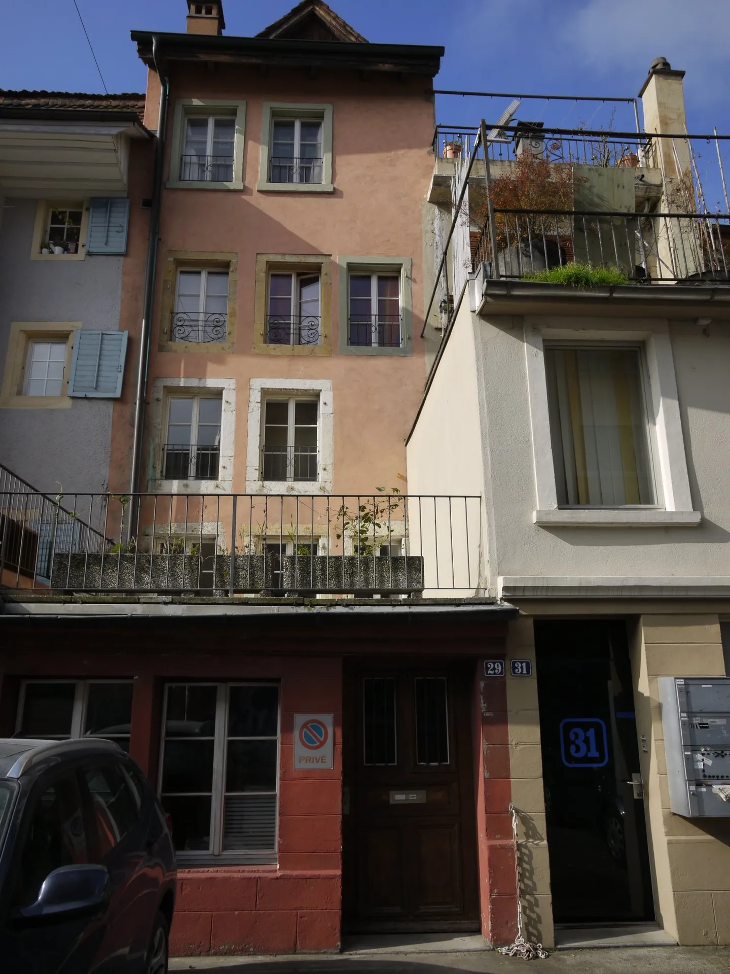 Incantevole appartamento di 2,5 stanze in un vecchio edificio a Biel - Foto 4 di 6