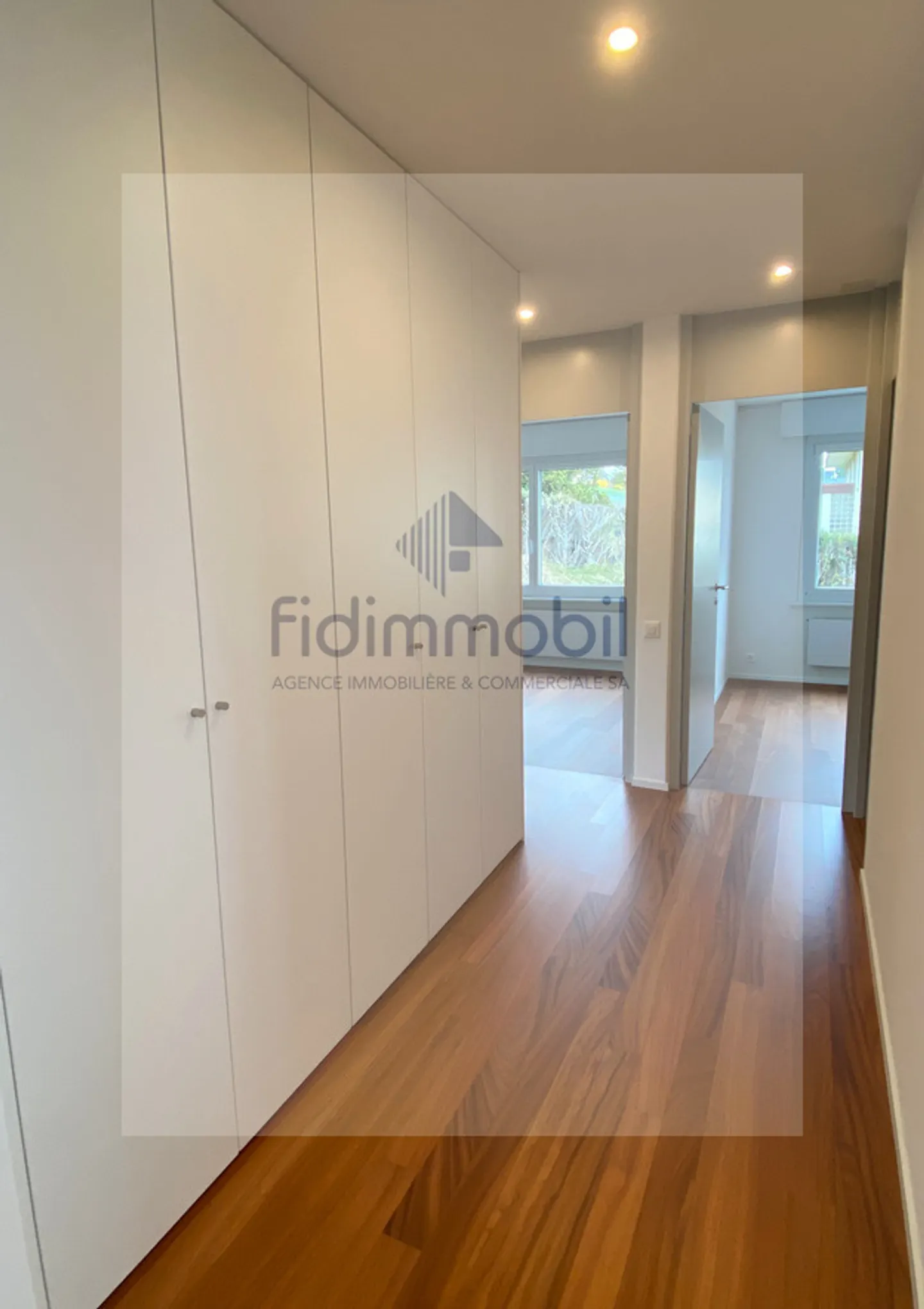 APPARTAMENTO COMPLETAMENTE RISTRUTTURATO CON VISTA IMPAREGGIABILE SUL LAGO - Foto 1 di 10