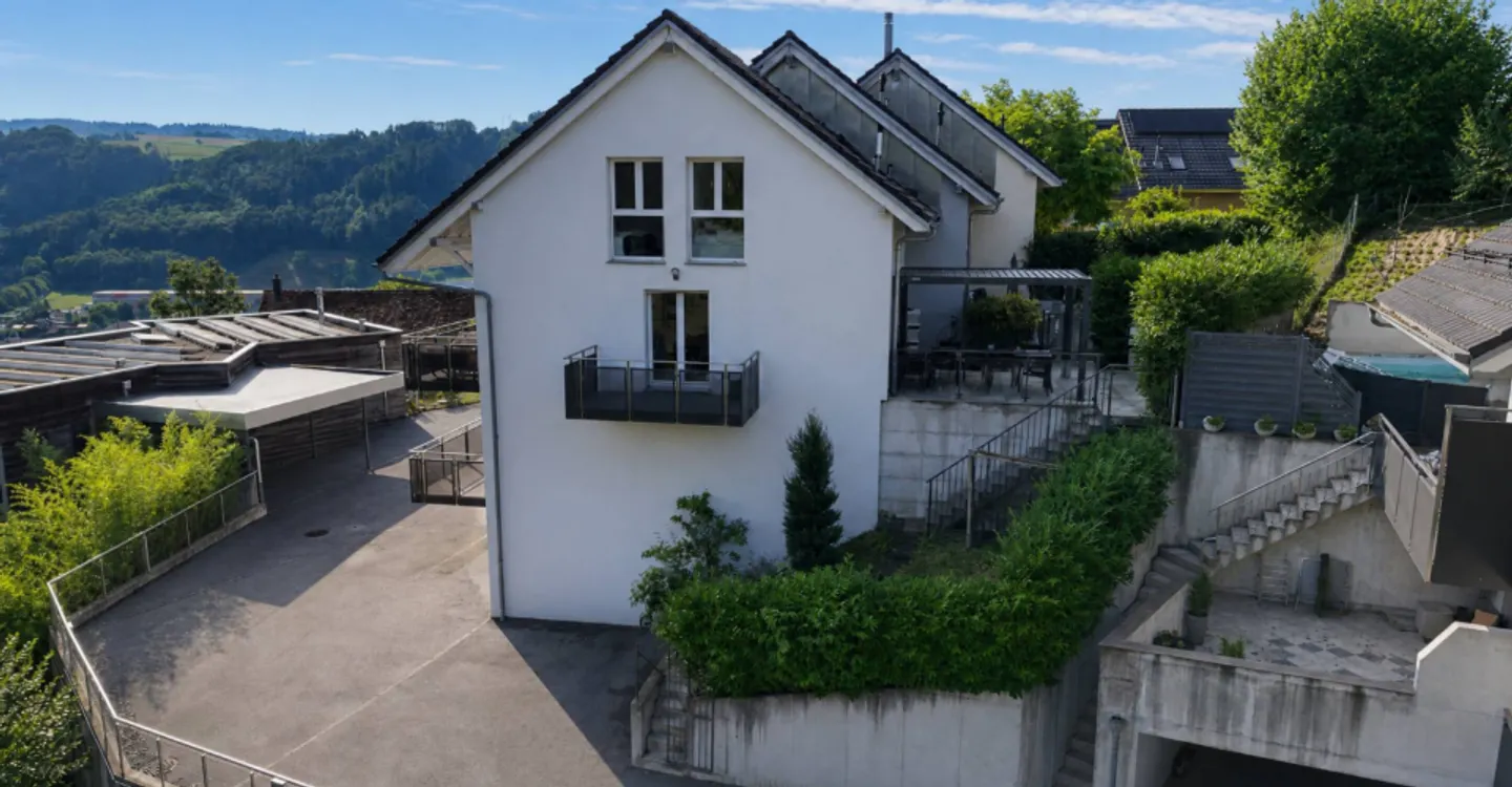 Semi-Detached Villa with 5.5 Rooms and Private Garden Space of 200m2 - Photo 10 of 12