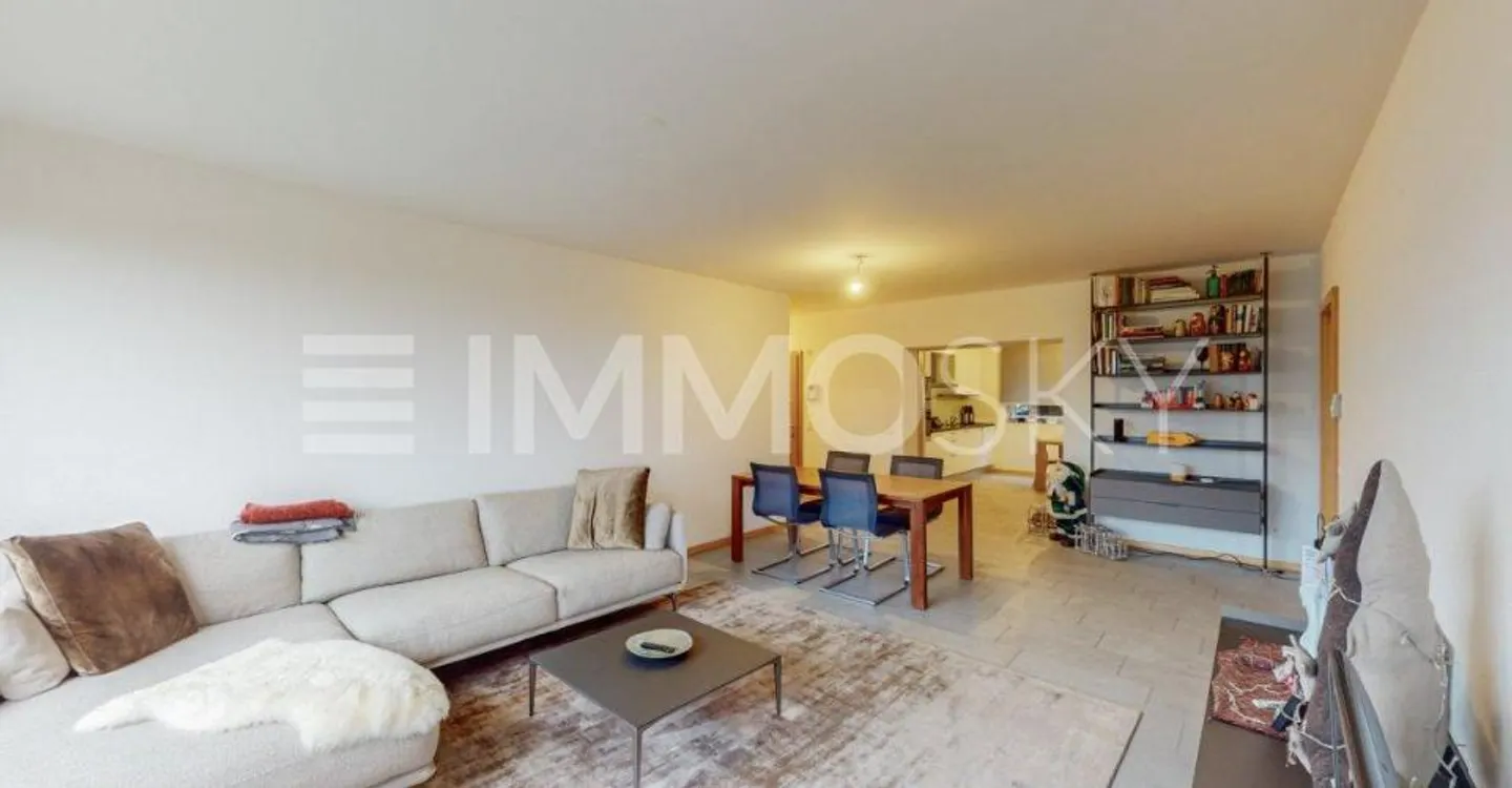 Spacious and bright - Photo 1 of 5