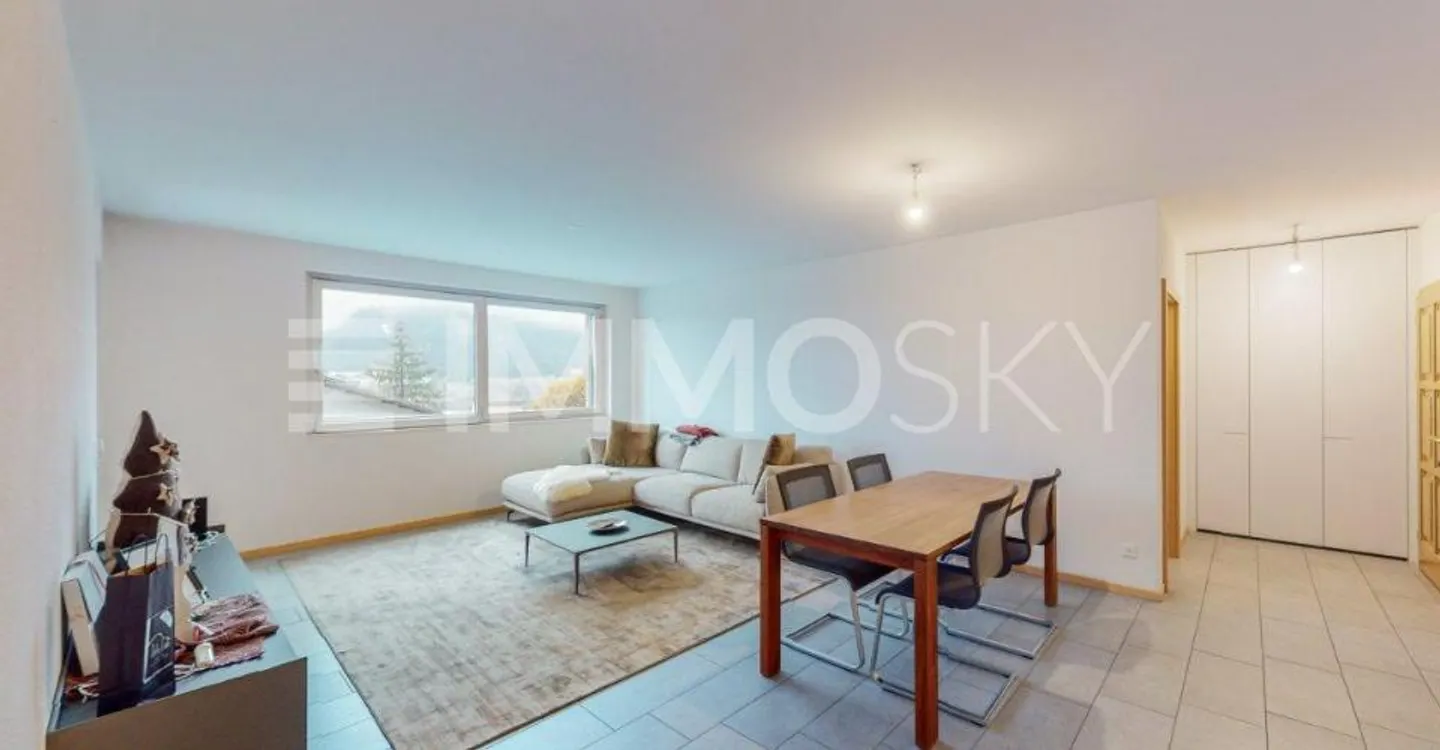 Spacious and bright - Photo 2 of 5