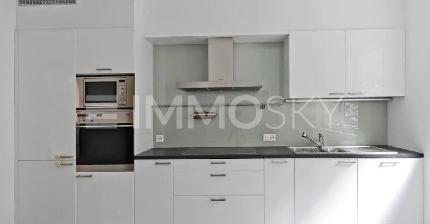 Spacious and bright - Photo 3 of 5