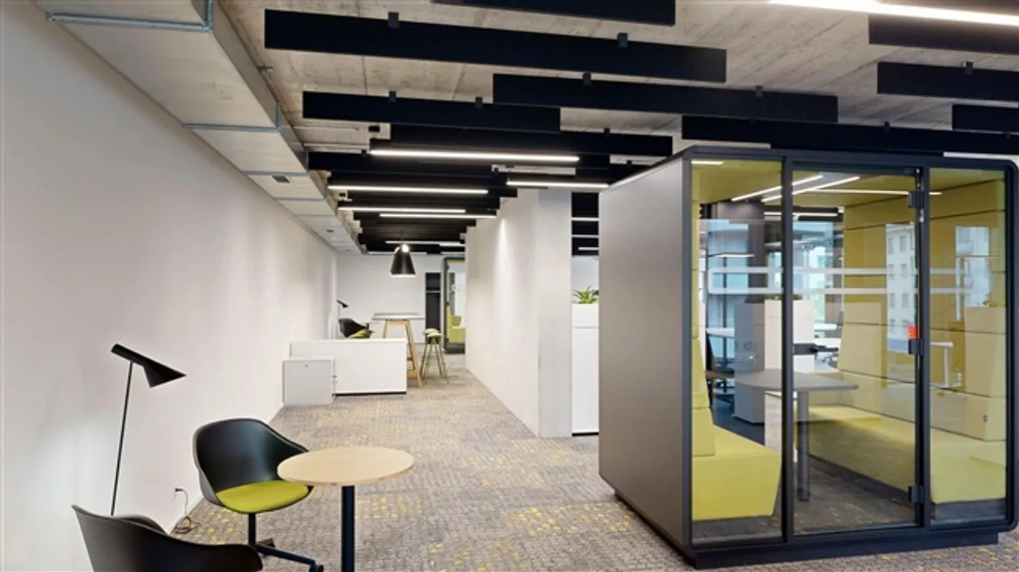 For rent in the heart of Sion, magnificent partially furnished offices from 70 m2 in a new area. - Photo 8 of 12