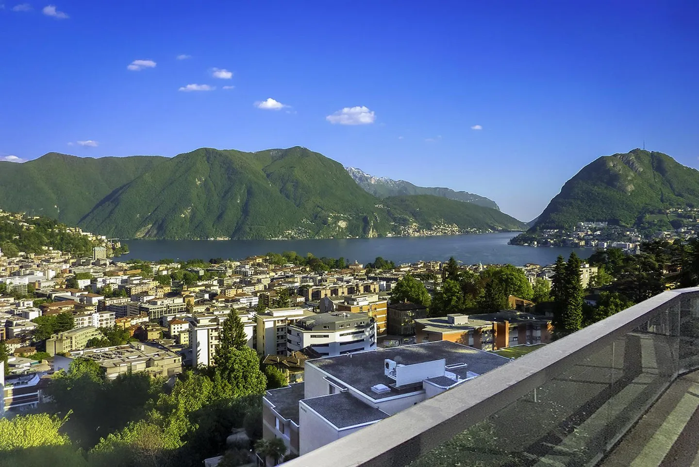 3.5 locali con splendida vista panoramica sul lago di Lugano - Foto 2 di 20