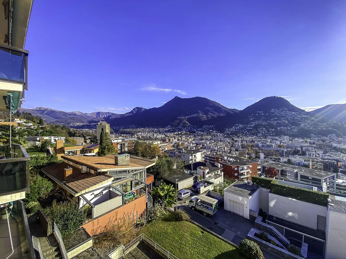 3.5 locali con splendida vista panoramica sul lago di Lugano - Foto 3 di 20
