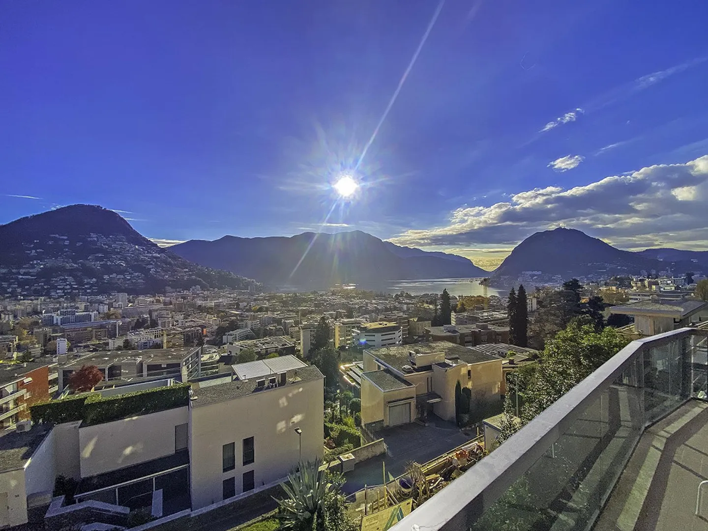 3.5 locali con splendida vista panoramica sul lago di Lugano - Foto 1 di 20