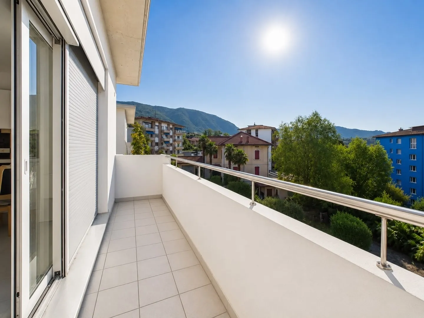 Splendido giardino privato, balcone vivibile, ambienti moderni in posizione tranquilla e senza spese condominiali - Photo 6 sur 11