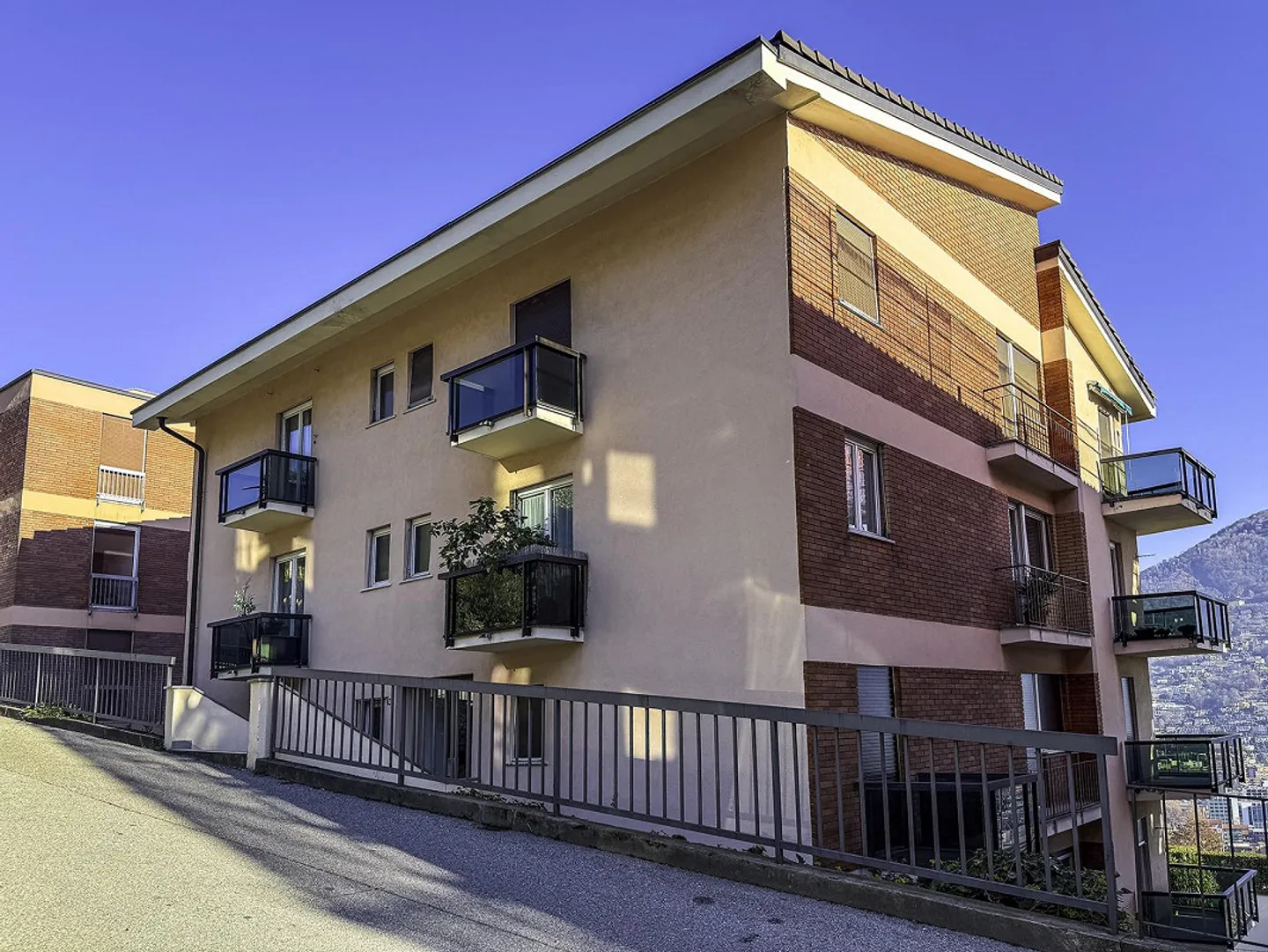 3.5 locali con splendida vista panoramica sul lago di Lugano - Foto 16 di 20