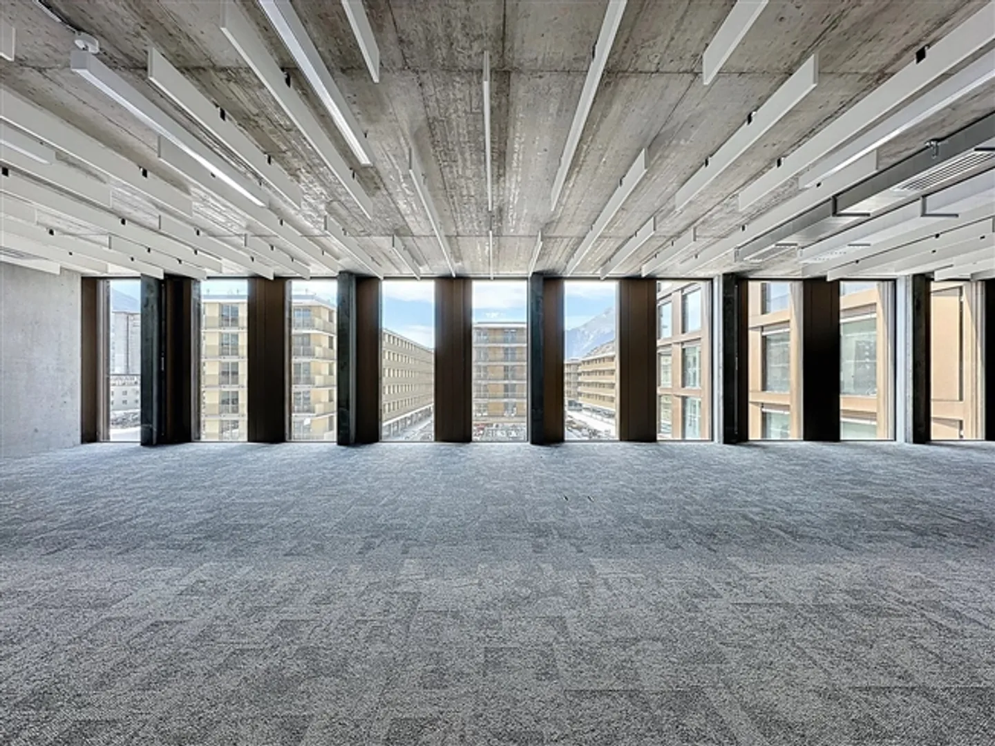 For rent in the heart of Sion, magnificent partially furnished offices from 70 m2 in a new area. - Photo 11 of 12