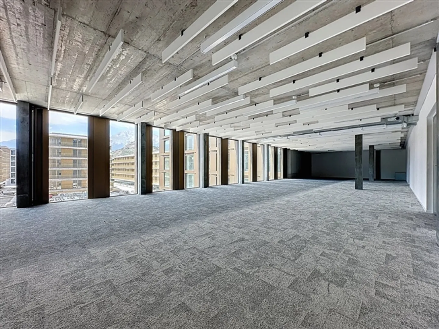 For rent in the heart of Sion, magnificent partially furnished offices from 70 m2 in a new area. - Photo 12 of 12