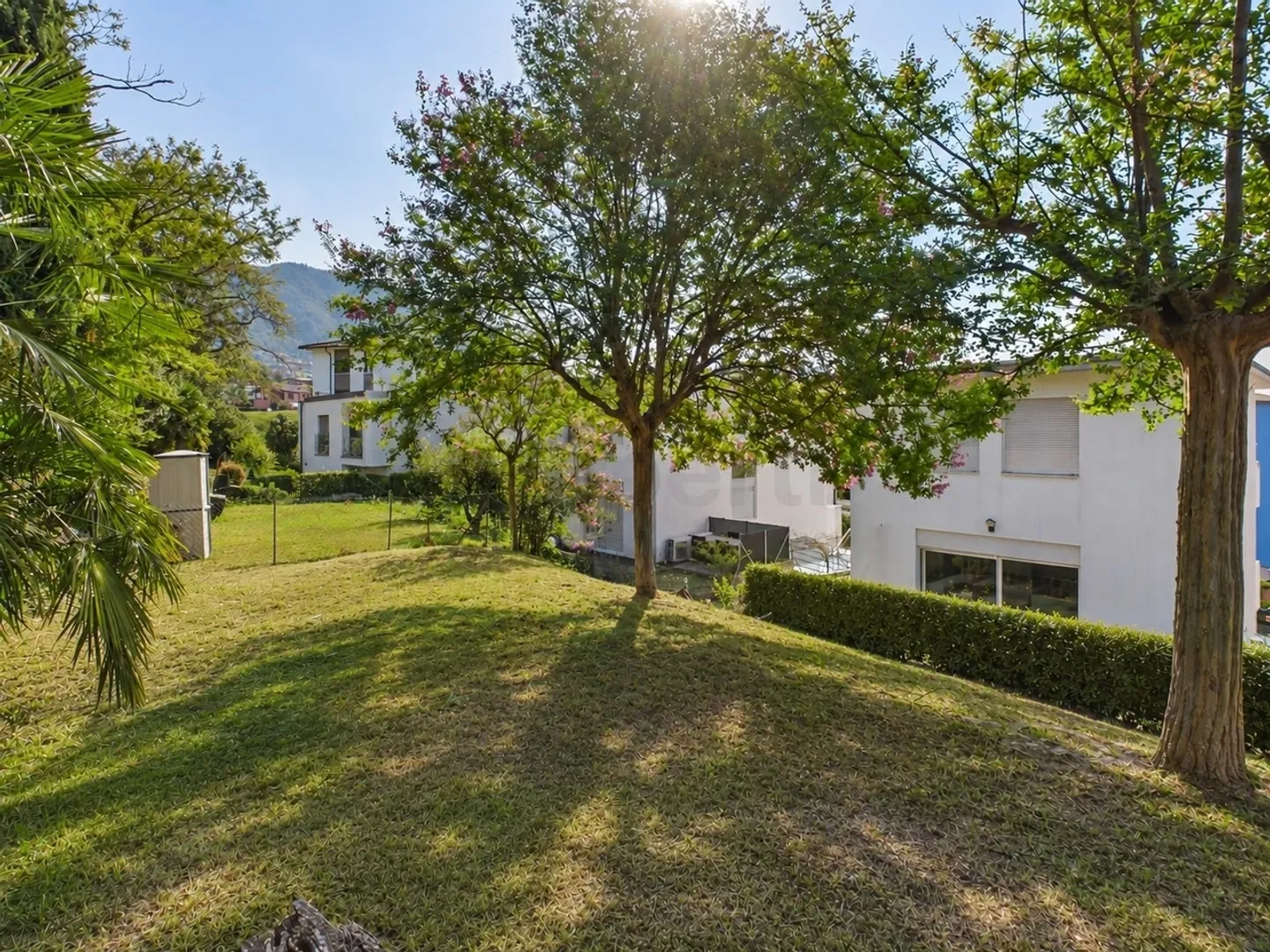 Splendido giardino privato, balcone vivibile, ambienti moderni in posizione tranquilla e senza spese condominiali - Photo 10 sur 11