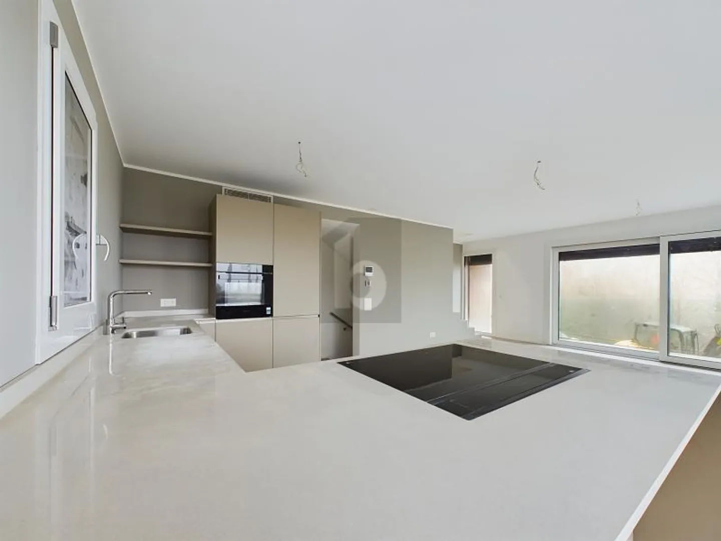 Moderne Familienhaus in der Natur - Foto 2 von 6