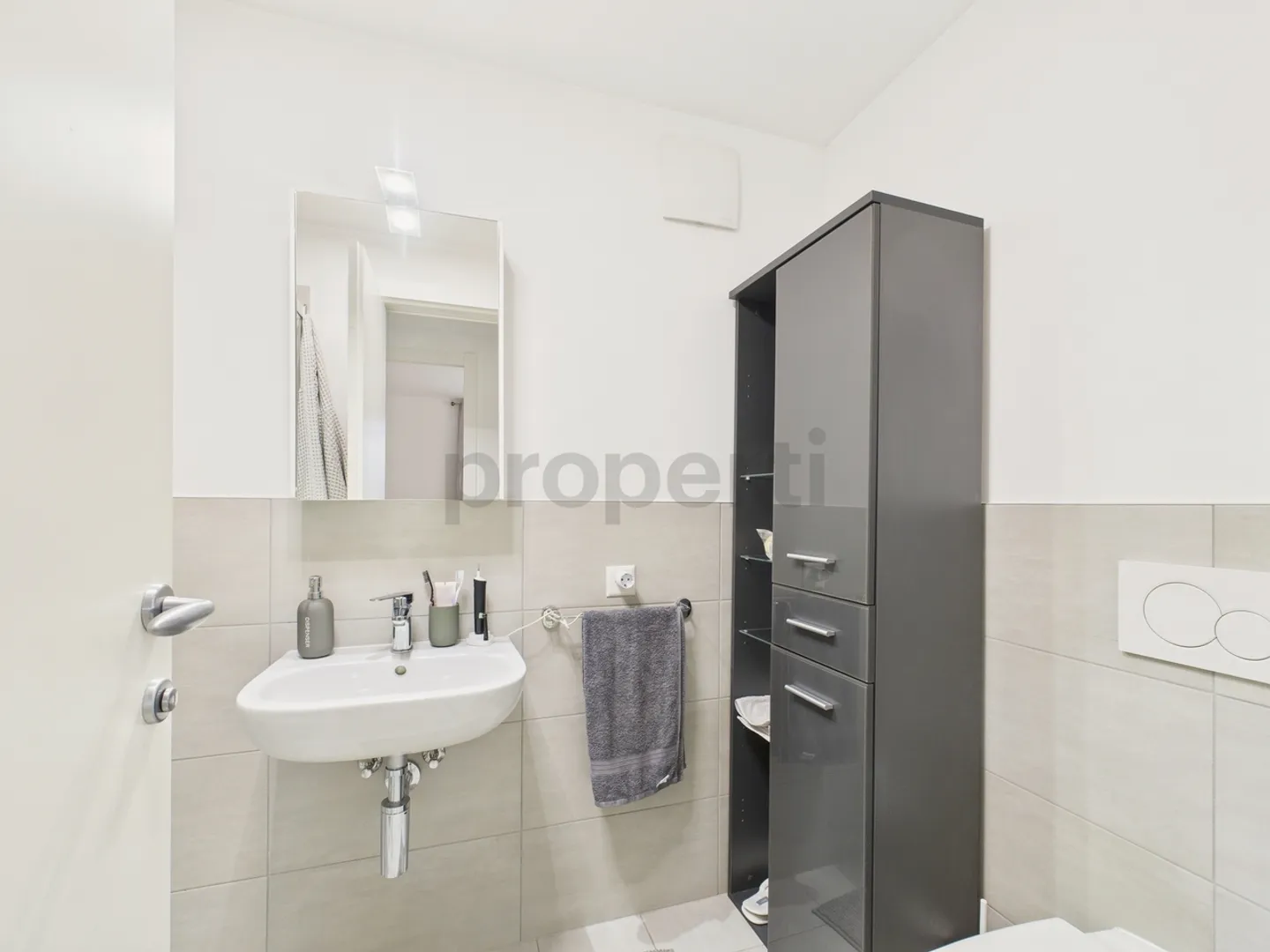 Elegant 3.5-room apartment with balcony, Stabio - Photo 10 of 12