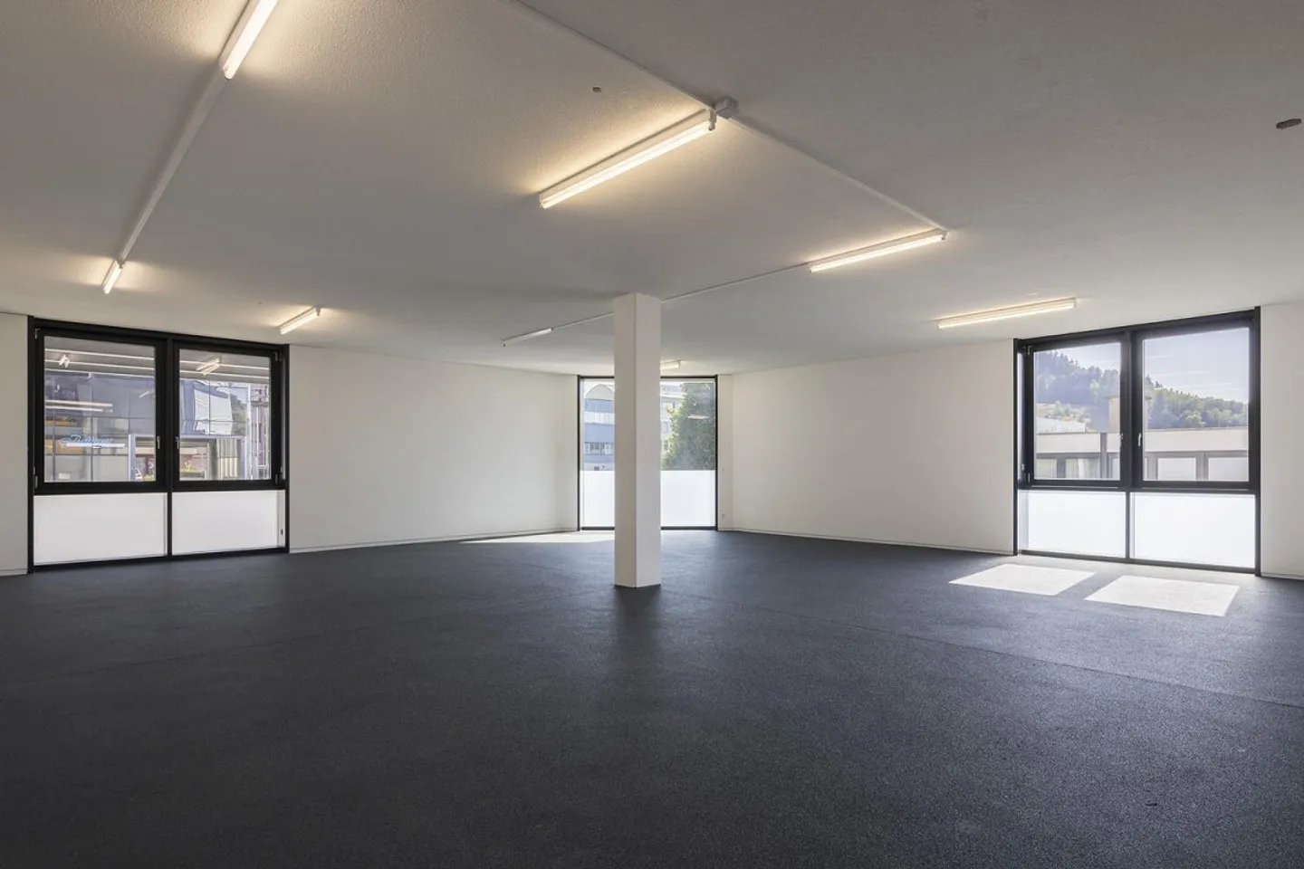Ausgebaute und bezugsbereite Büro- und Gewerbeflächen - Foto 2 di 9