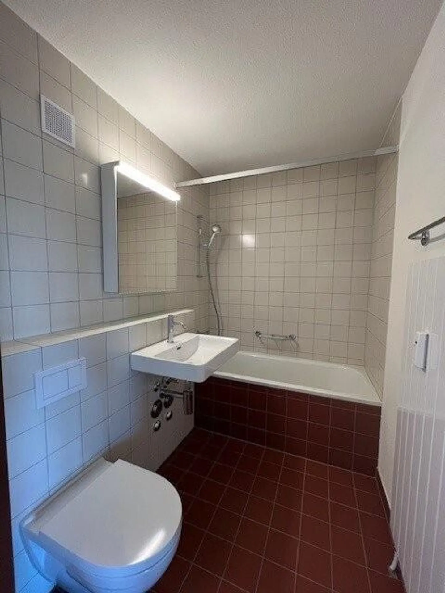 LOUER SANS CAUTION Appartement récemment rénové et situé au centre - Photo 3 sur 7