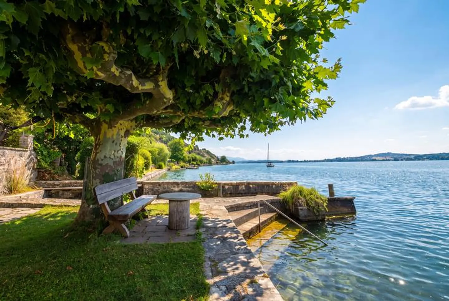 LAKE ACCESS AND BOAT SPACE - CHARMING SINGLE-FAMILY HOUSE ON BIELERSEE - Photo 1 of 8