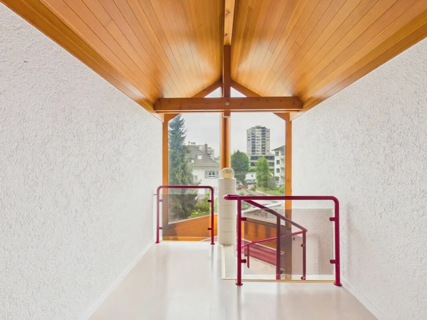Detached villa with spa, commercial unit and plenty of design options - Photo 1 of 46