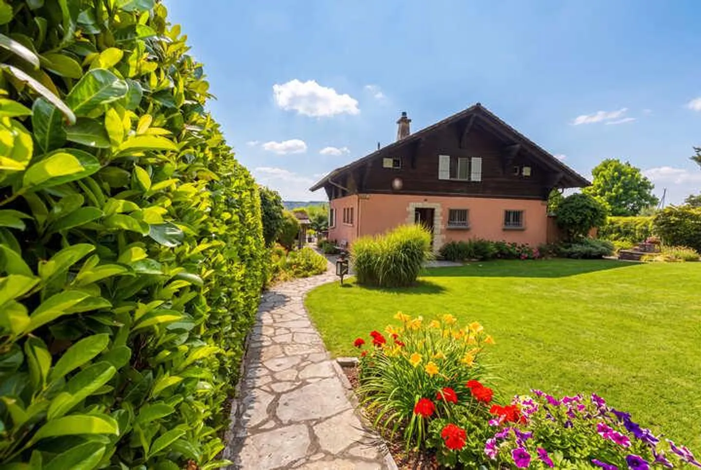 LAKE ACCESS AND BOAT SPACE - CHARMING SINGLE-FAMILY HOUSE ON BIELERSEE - Photo 5 of 8