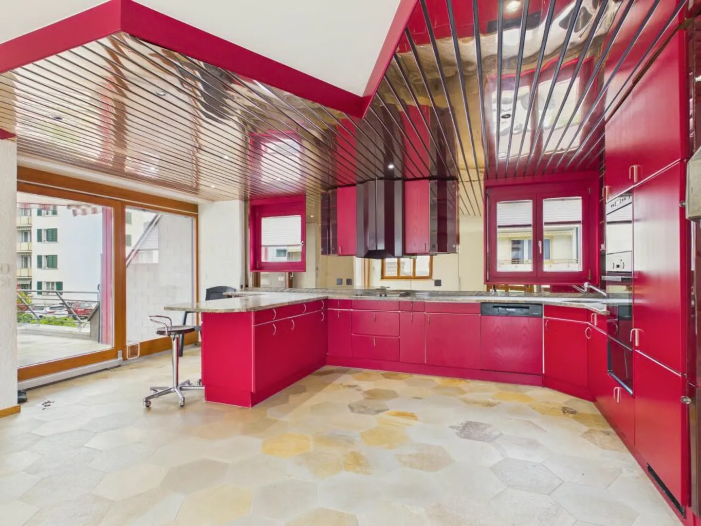 Detached villa with spa, commercial unit and plenty of design options - Photo 14 of 46