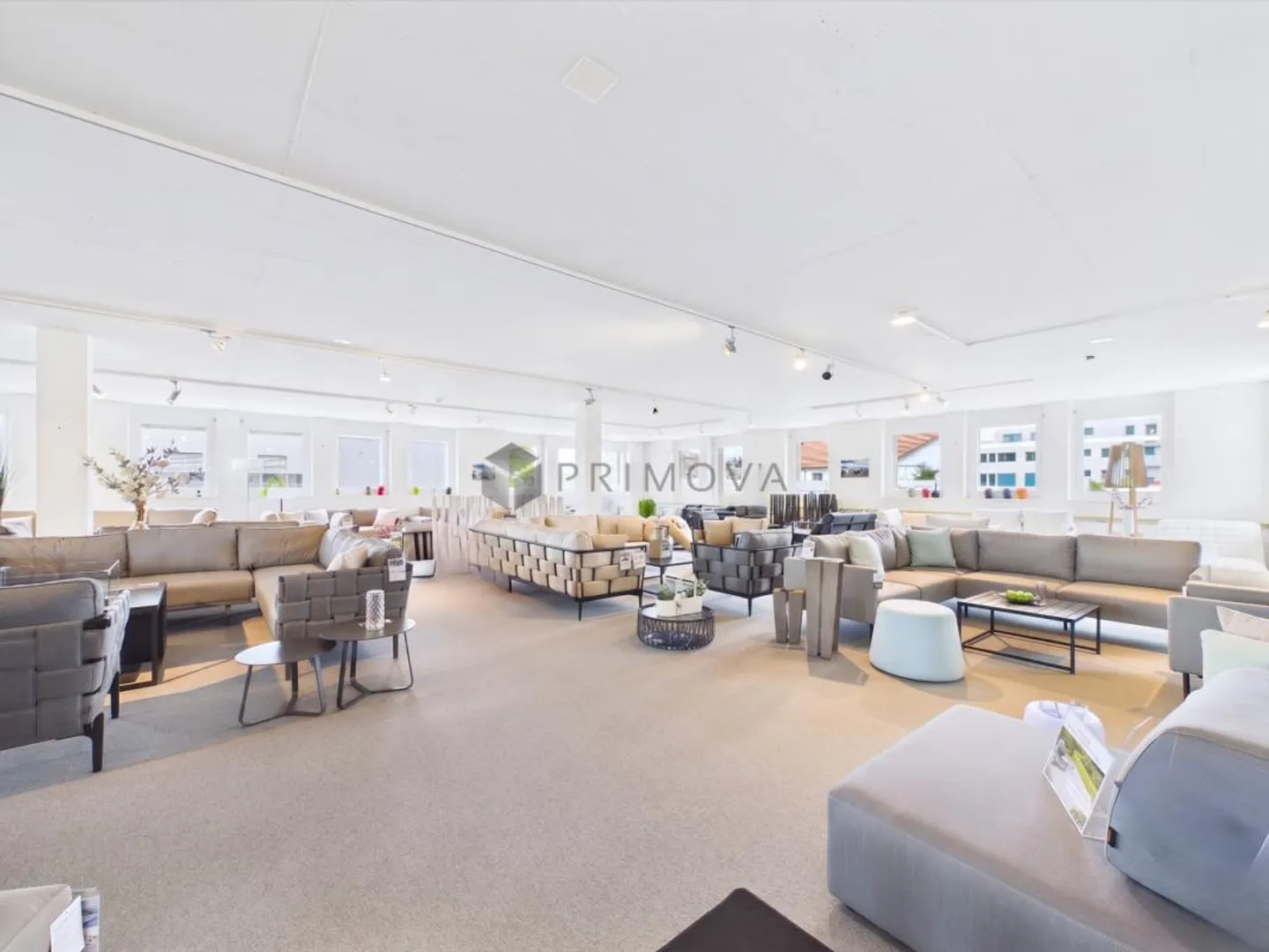 Showroom, Magazzino & Terrazza sul tetto - Foto 2 di 15