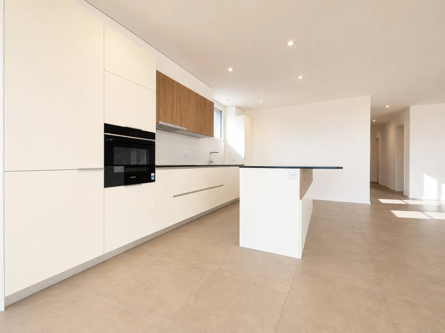 Appartement moderne avec terrasse - Photo 2 sur 12
