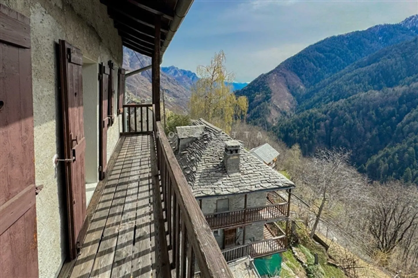 «Mehrfamilienhaus mit großem Grundstück inmitten der Natur» - Foto 3 von 13