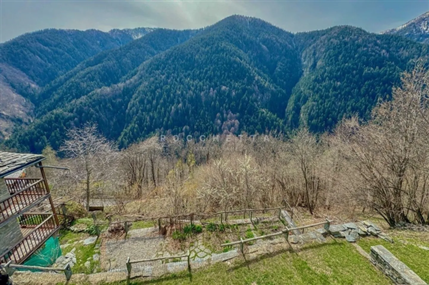 «Mehrfamilienhaus mit großem Grundstück inmitten der Natur» - Foto 4 von 13