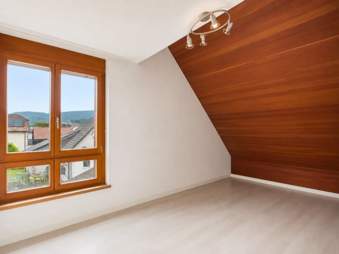 Detached villa with spa, commercial unit and plenty of design options - Photo 21 of 46