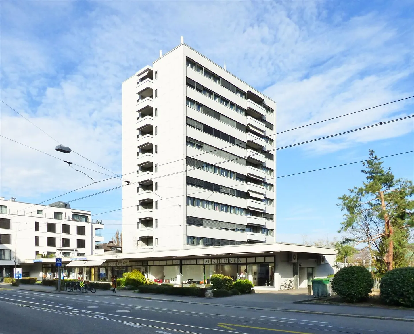 Parking space directly at the train station in Zurich-Wollishofen - Photo 1 of 1