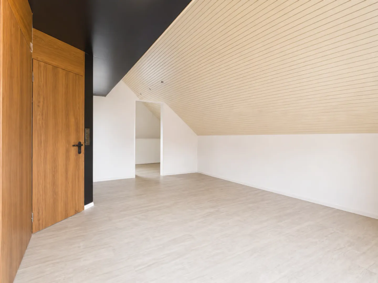 Detached villa with spa, commercial unit and plenty of design options - Photo 22 of 46