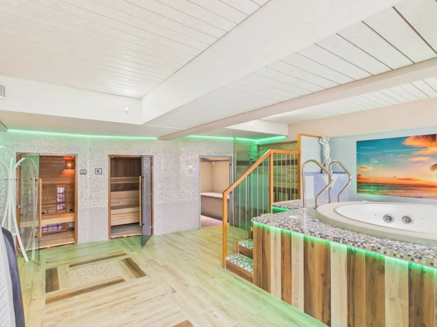 Detached villa with spa, commercial unit and plenty of design options - Photo 29 of 46