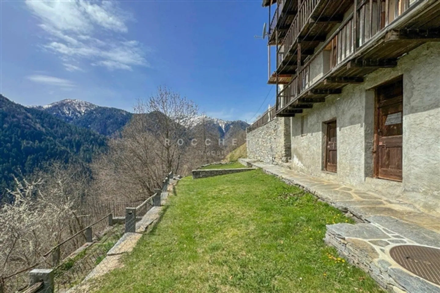 «Mehrfamilienhaus mit großem Grundstück inmitten der Natur» - Foto 6 von 13