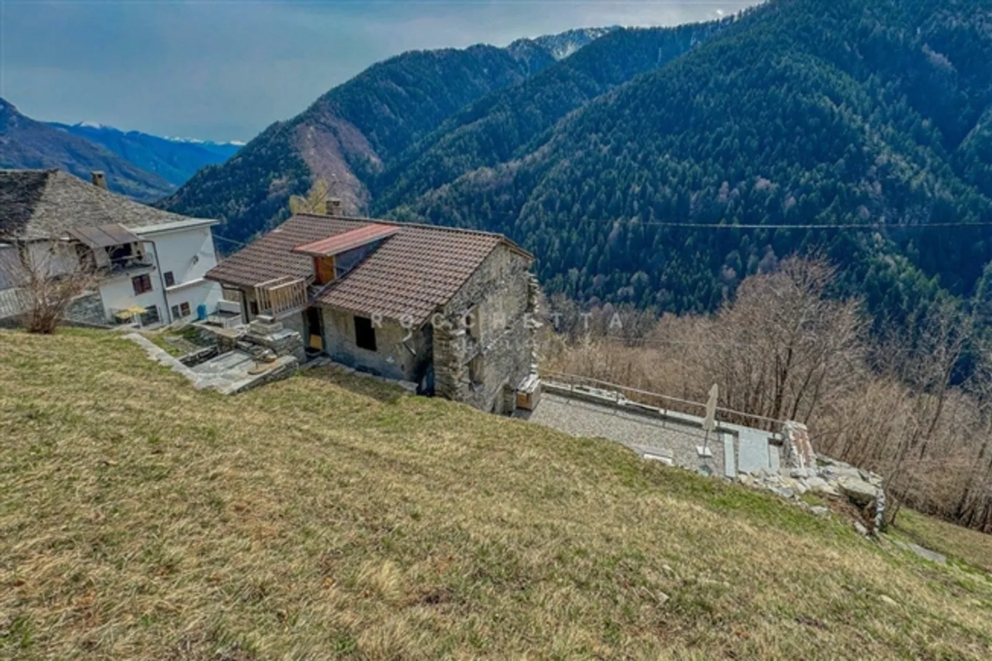 «Mehrfamilienhaus mit großem Grundstück inmitten der Natur» - Foto 12 von 13