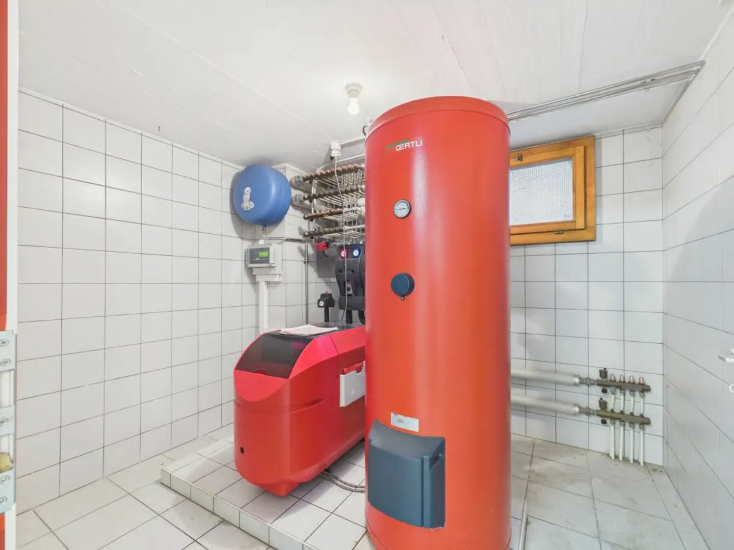 Detached villa with spa, commercial unit and plenty of design options - Photo 42 of 46